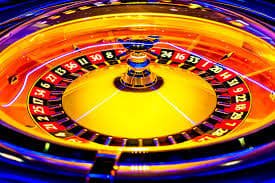 Roda roulette berputar di studio live dealer